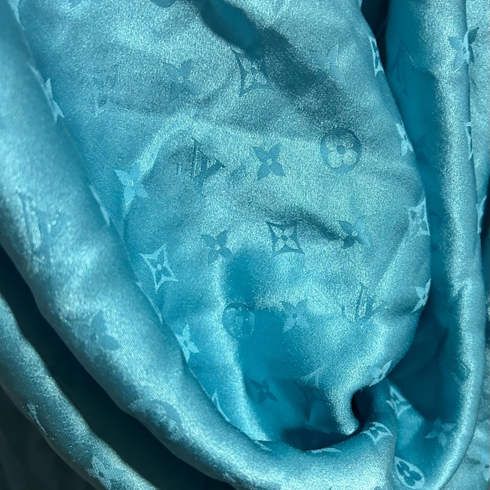 Beautiful Louis Vuitton 100% silk scarf